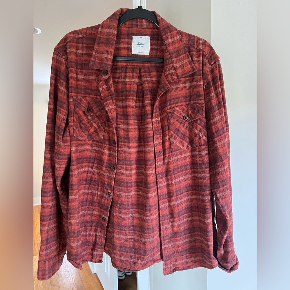 Katin Red plaid flannel button up long sleeve Size Medium